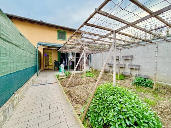 casa indipendente in vendita a Prato in zona San Giusto