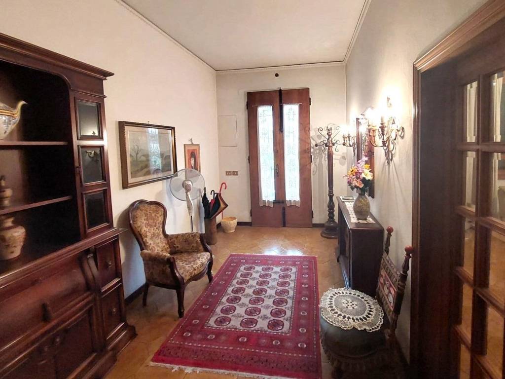 casa indipendente in vendita a Prato