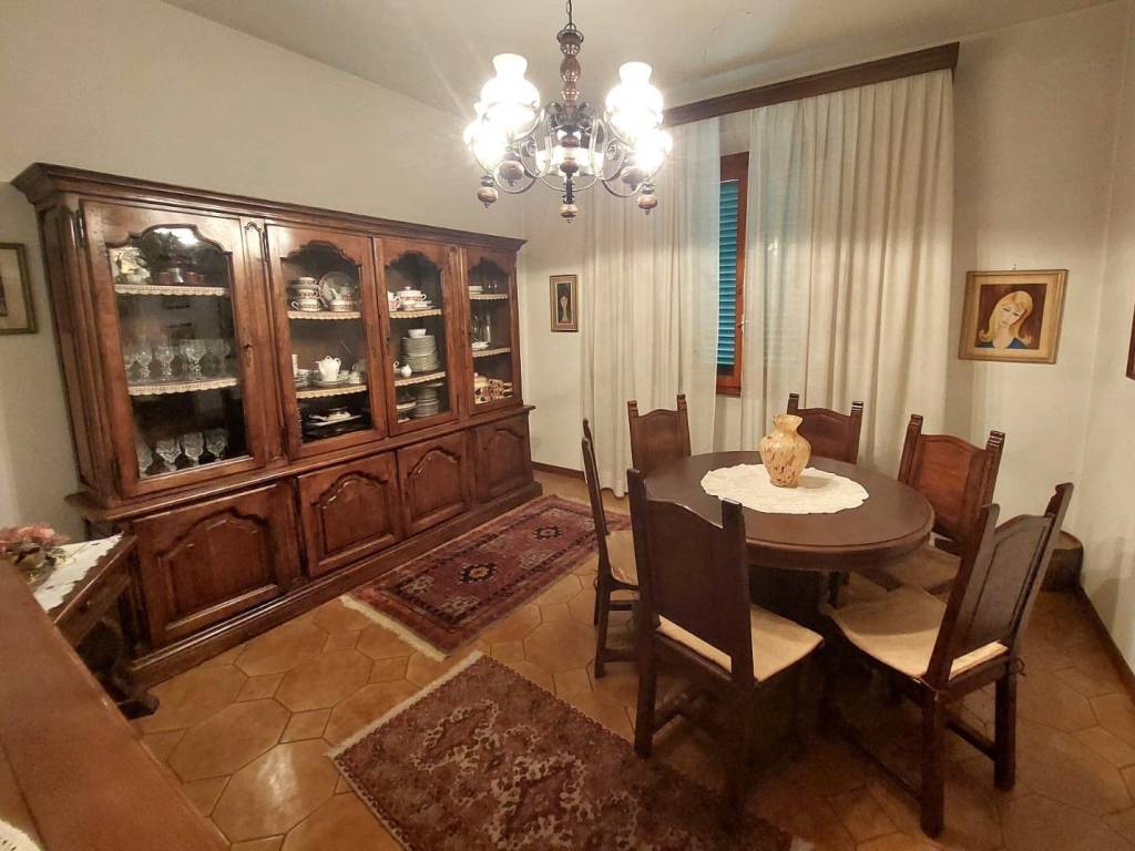 casa indipendente in vendita a Prato