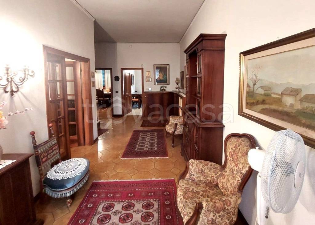 casa indipendente in vendita a Prato
