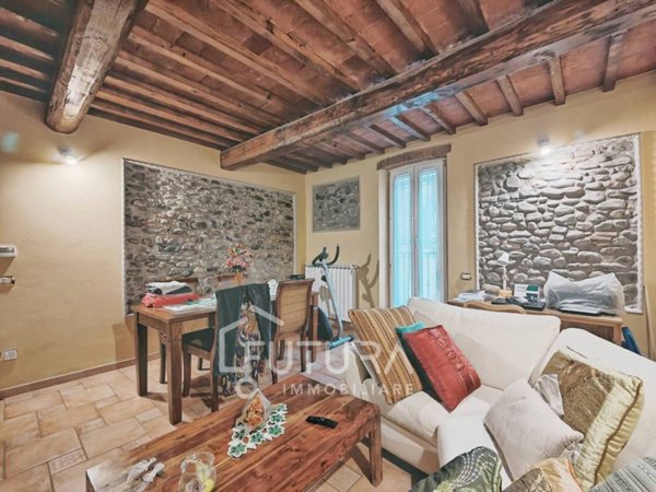 casa indipendente in vendita a Prato