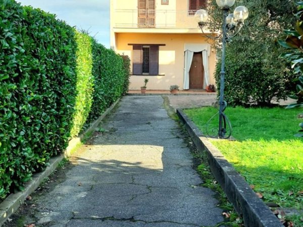 casa indipendente in vendita a Prato in zona Tobbiana