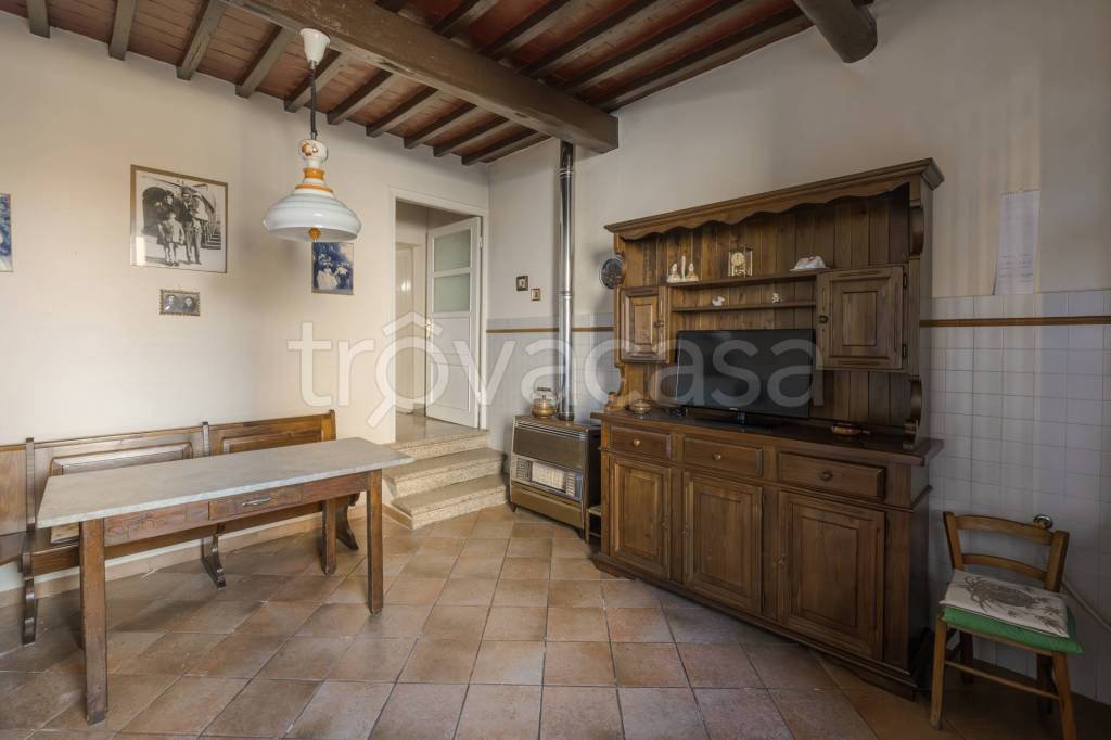 casa indipendente in vendita a Prato in zona Iolo