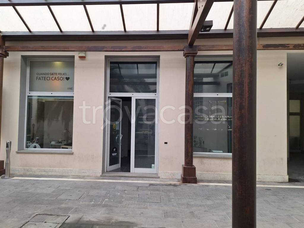 negozio in vendita a Prato