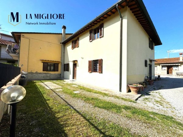 casa indipendente in vendita a Prato in zona Paperino