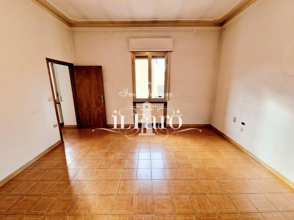 casa indipendente in vendita a Prato in zona Castelnuovo