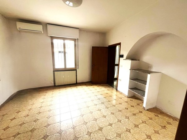 casa indipendente in vendita a Prato