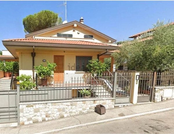 casa indipendente in vendita a Prato in zona La Querce