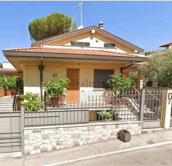 casa indipendente in vendita a Prato in zona La Querce