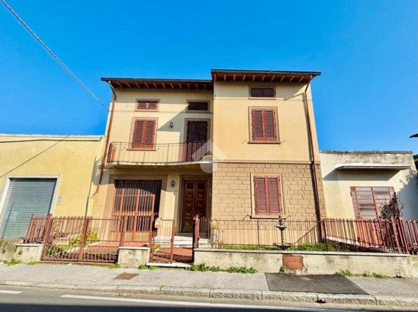 casa indipendente in vendita a Prato in zona Tobbiana