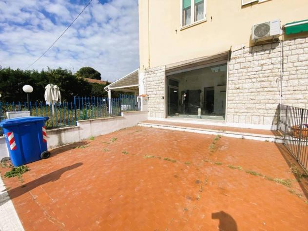 trivano in vendita a Prato in zona Fontanelle