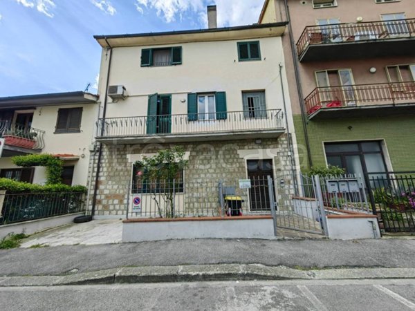 appartamento in vendita a Prato in zona Figline