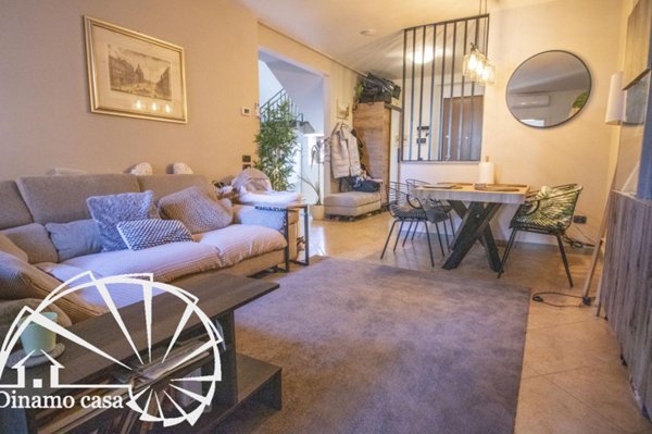 casa indipendente in vendita a Prato in zona Figline
