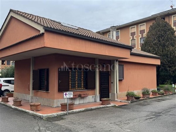 casa indipendente in vendita a Prato