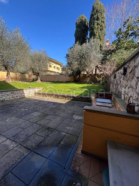 casa indipendente in vendita a Prato