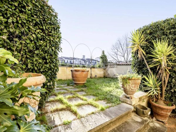 casa indipendente in vendita a Prato