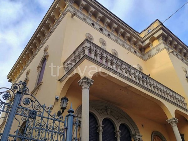 casa indipendente in vendita a Prato