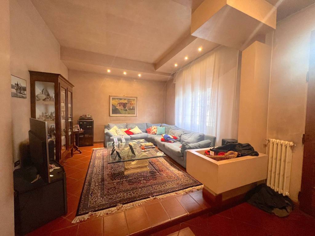 casa indipendente in vendita a Prato