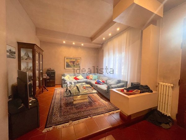 casa indipendente in vendita a Prato