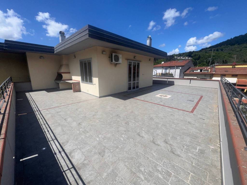 appartamento in vendita a Prato in zona Santa Lucia