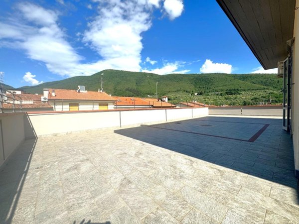 appartamento in vendita a Prato in zona Santa Lucia