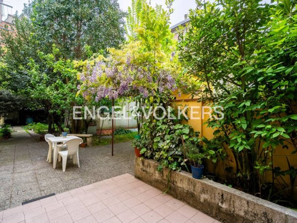 casa indipendente in vendita a Prato in zona Santa Maria