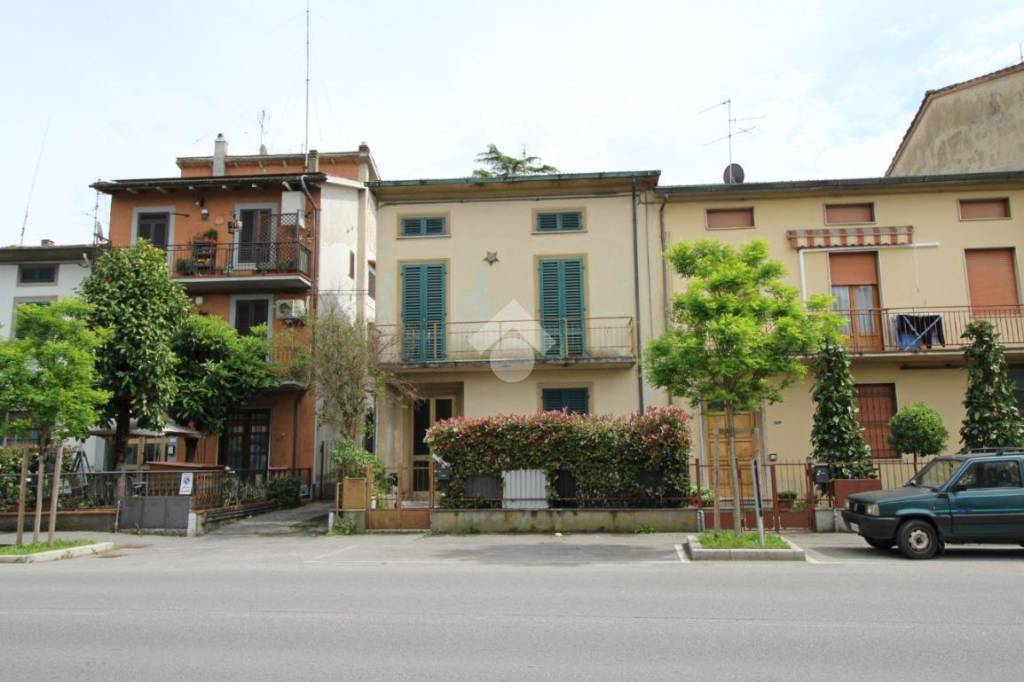 casa indipendente in vendita a Prato in zona Fontanelle