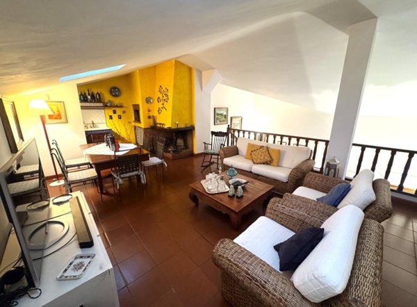 casa indipendente in vendita a Prato