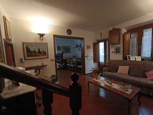 casa indipendente in vendita a Prato in zona Tavola