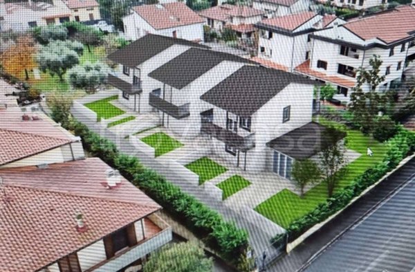 casa indipendente in vendita a Prato in zona Paperino