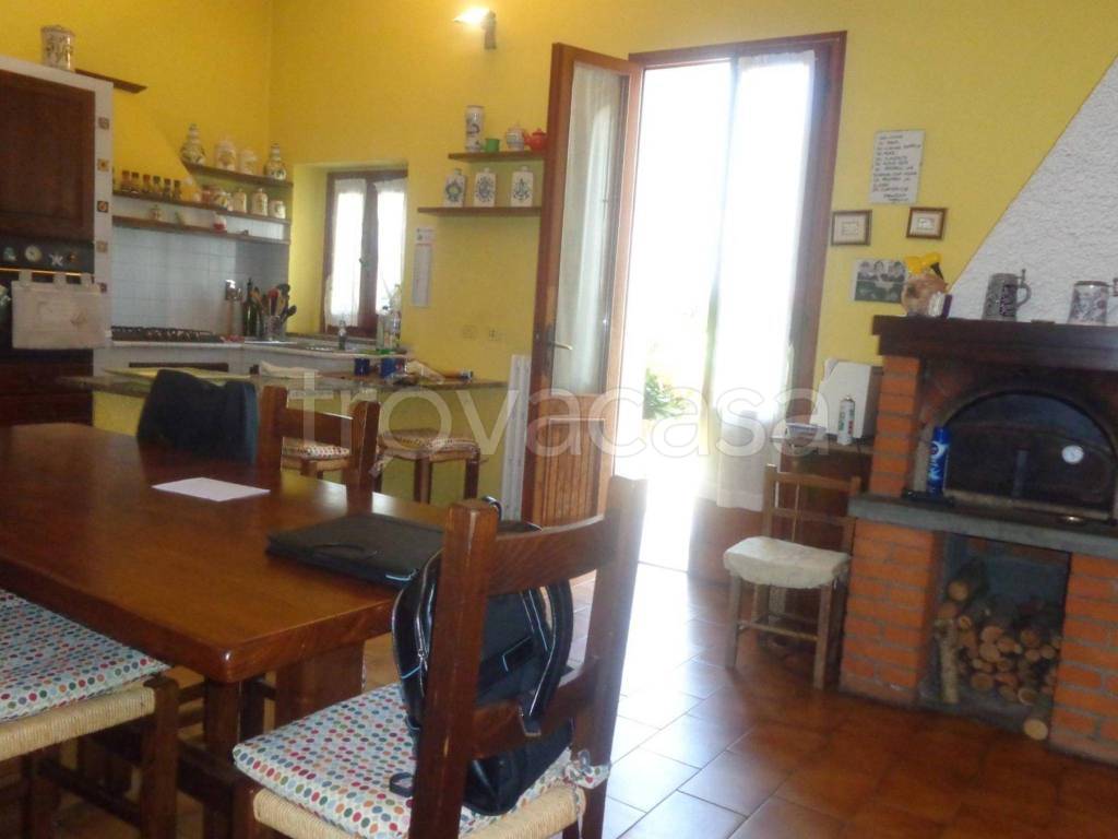 casa indipendente in vendita a Prato in zona Iolo
