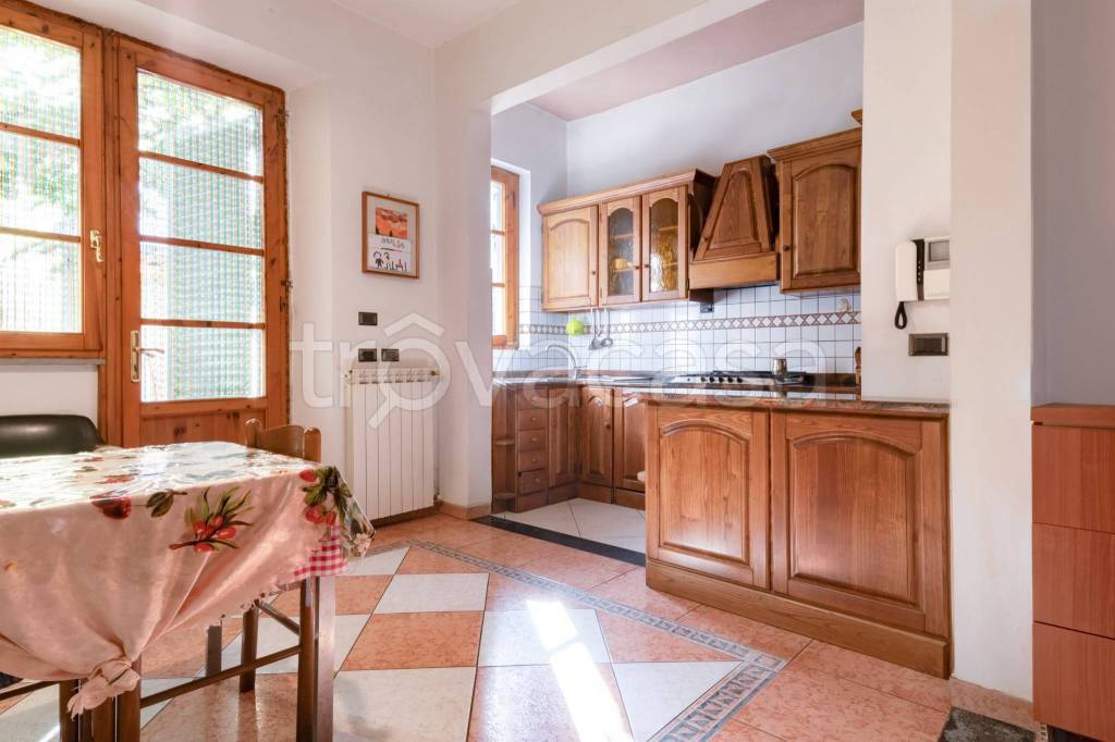 casa indipendente in vendita a Prato