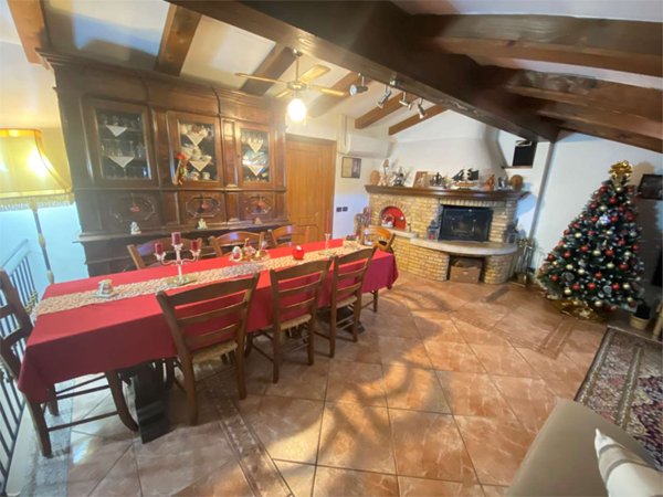 casa indipendente in vendita a Prato