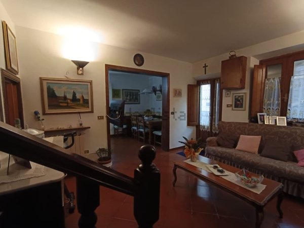 casa indipendente in vendita a Prato in zona Tavola