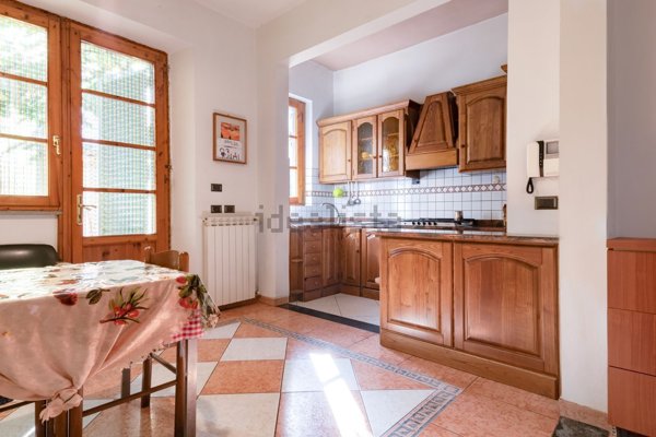 casa indipendente in vendita a Prato