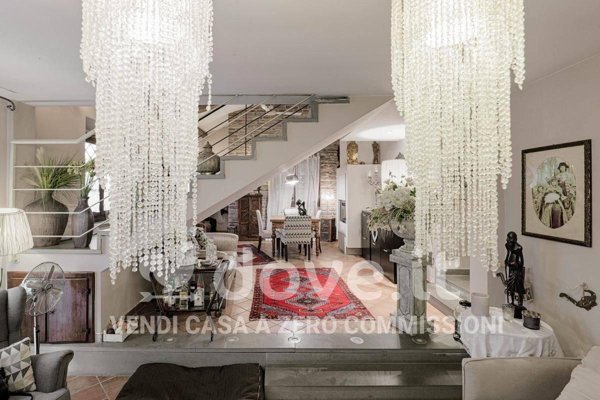 casa indipendente in vendita a Prato in zona Iolo