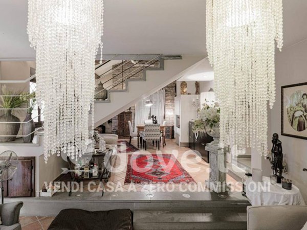 casa indipendente in vendita a Prato in zona Iolo