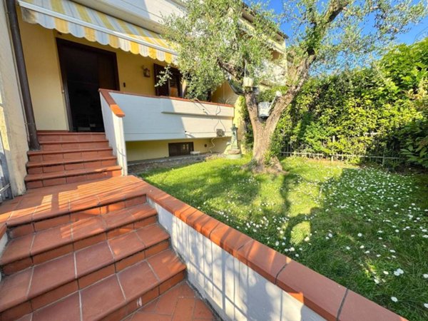 casa indipendente in vendita a Prato in zona Galciana