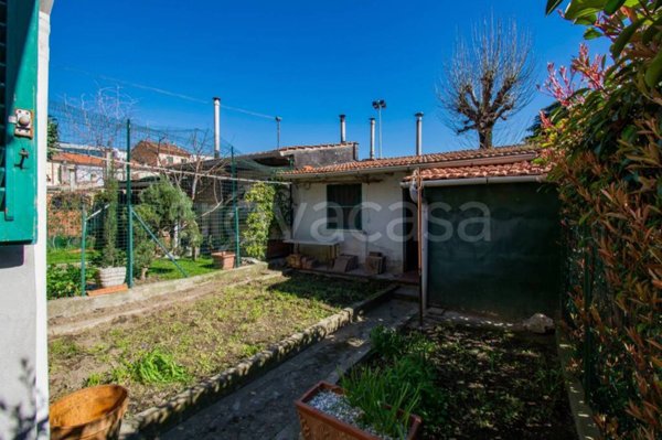 casa indipendente in vendita a Prato