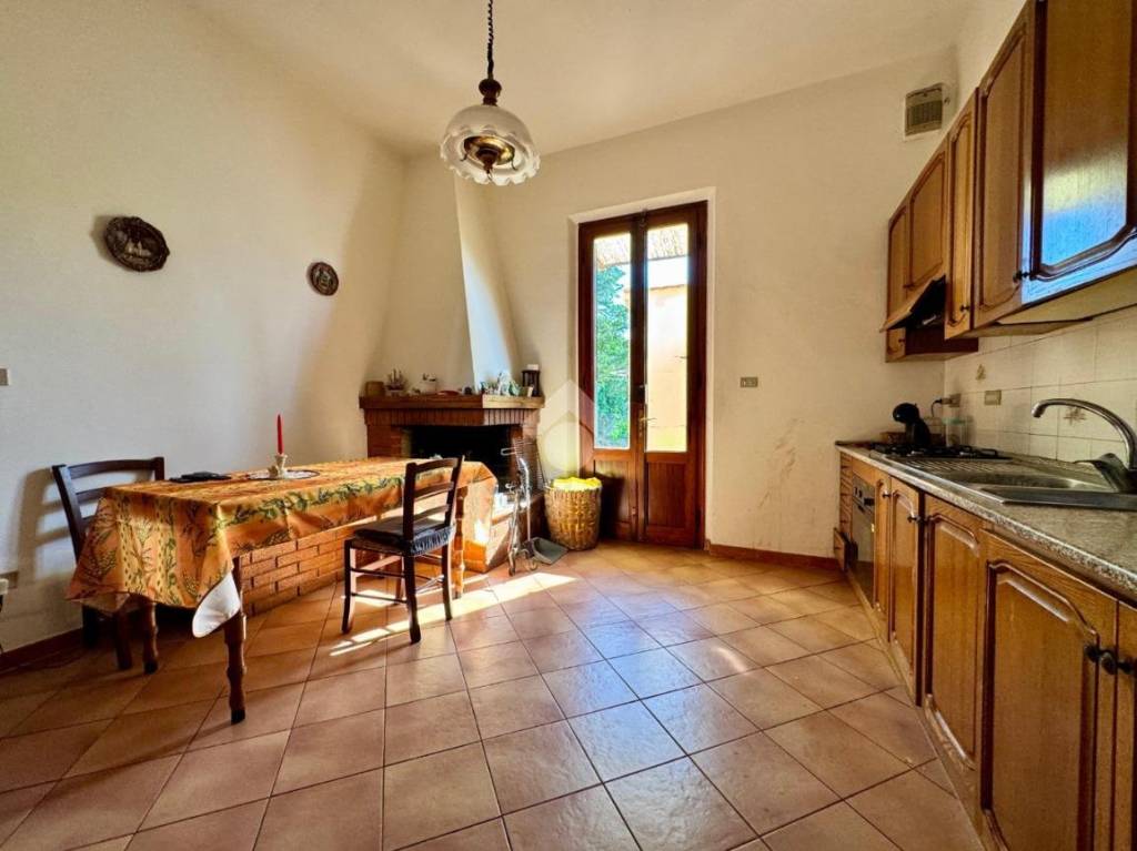 casa indipendente in vendita a Prato in zona Galciana