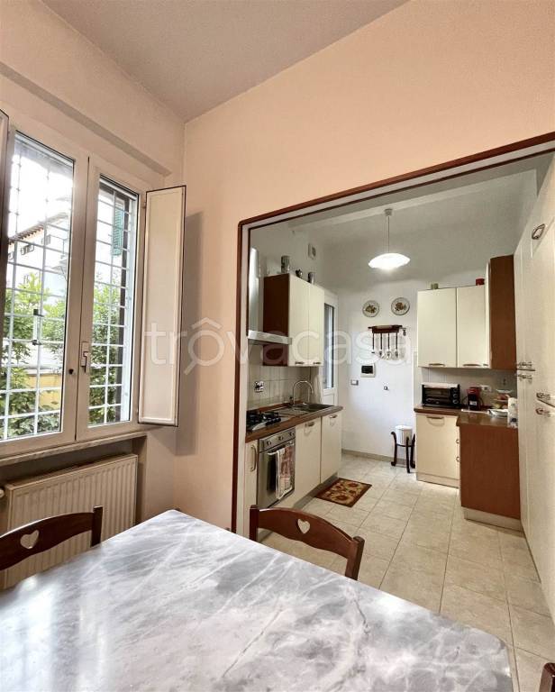 casa indipendente in vendita a Prato
