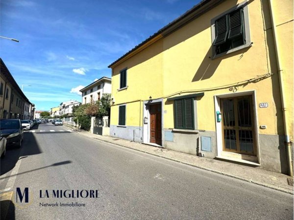 casa indipendente in vendita a Prato in zona Paperino