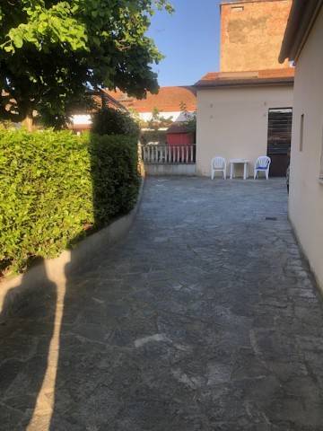 casa indipendente in vendita a Prato