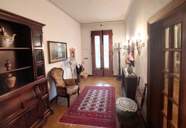 esavano in vendita a Prato in zona Ponzano