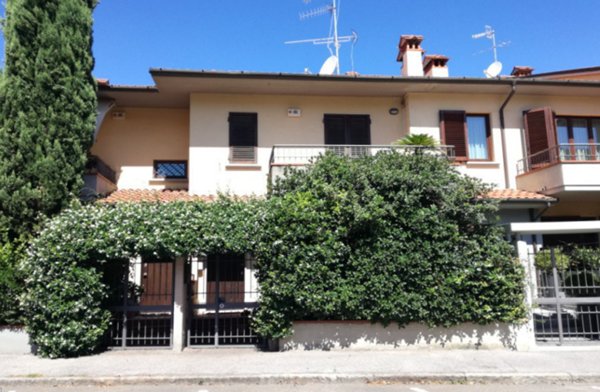casa indipendente in vendita a Prato