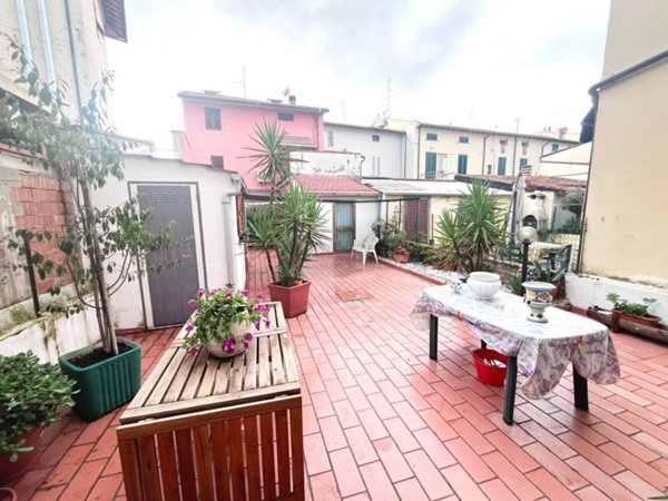 casa indipendente in vendita a Prato in zona Grignano