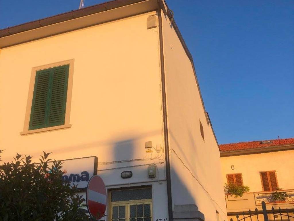 casa indipendente in vendita a Prato