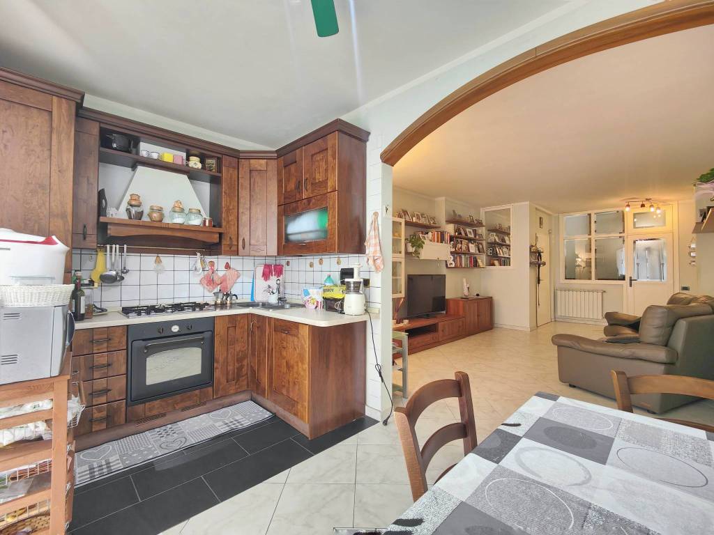 appartamento in vendita a Prato in zona Le Badie