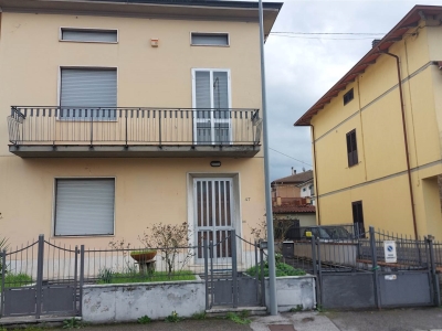 casa indipendente in vendita a Prato in zona San Giusto