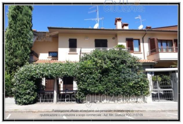 casa indipendente in vendita a Prato